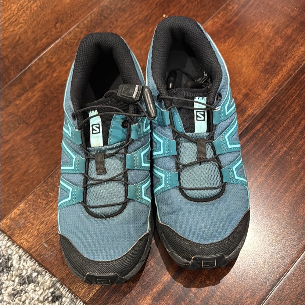 Salomon hiking shoes kids size 2